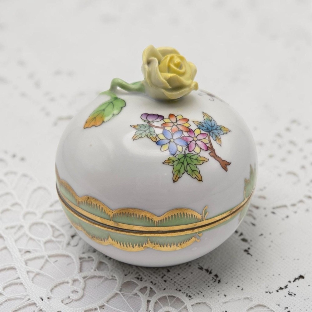 Herend Of Hungary Hand Painted Queen Victoria Lidded Box Yellow Rose Butterflies